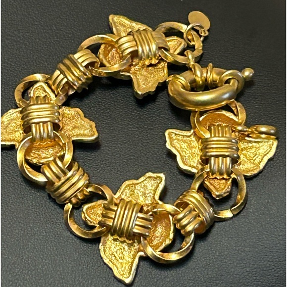 Retired one of kind Vintage Kirks Folly four 4  flying Angels Statement bracelet - Picture 11 of 12